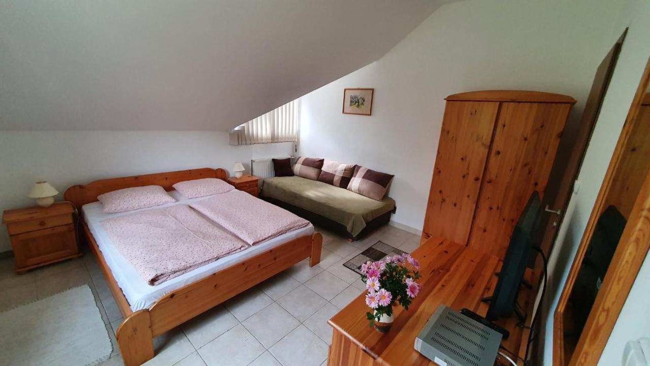 Borkuti Panzio Es Apartman Balatonszárszó Екстериор снимка