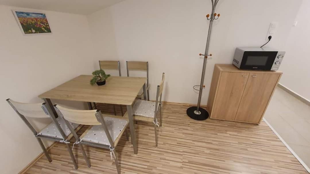 Borkuti Panzio Es Apartman Balatonszárszó Екстериор снимка
